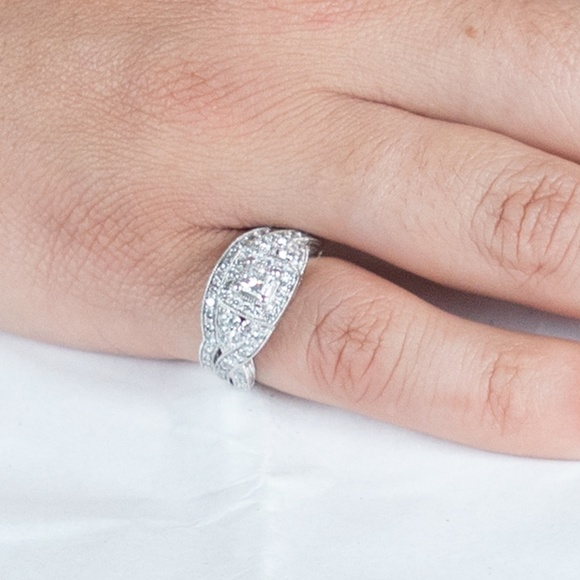 14k white gold diamond bridal set. - Picture 2 of 5